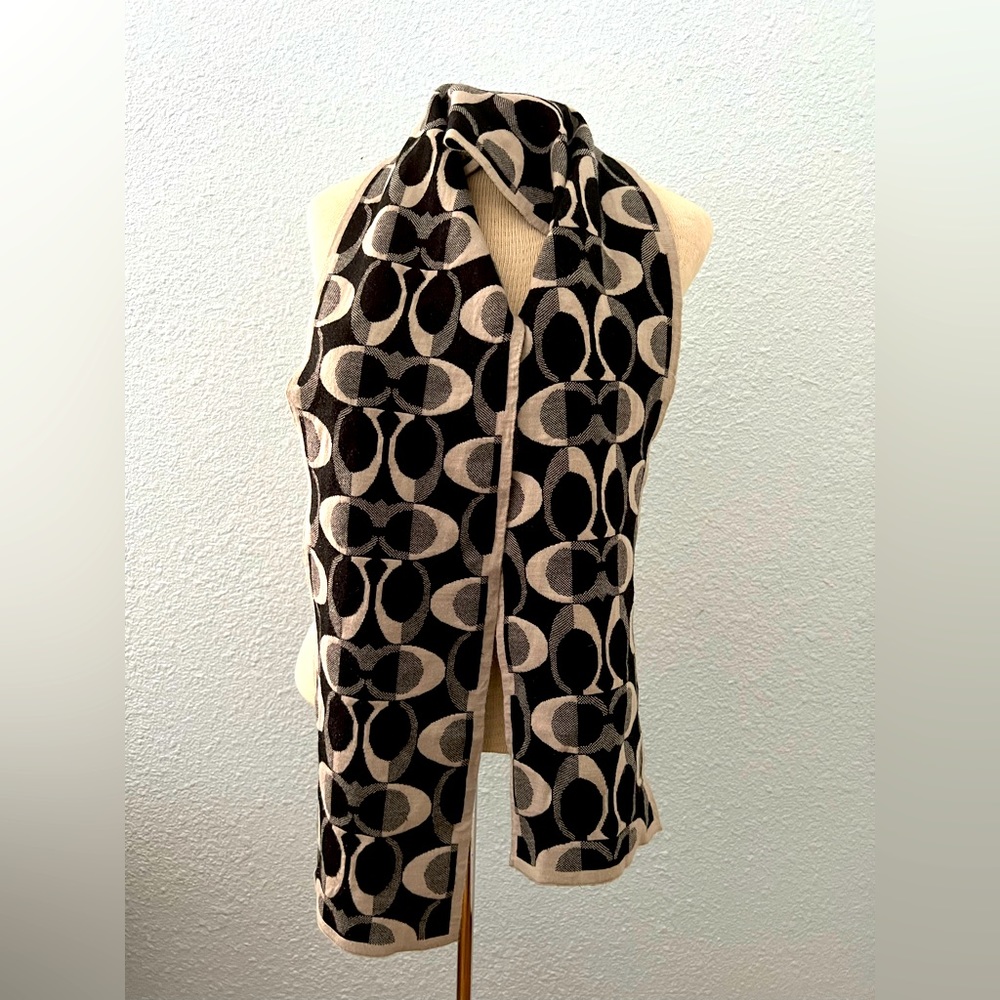 Coach signature C wool blend scarf